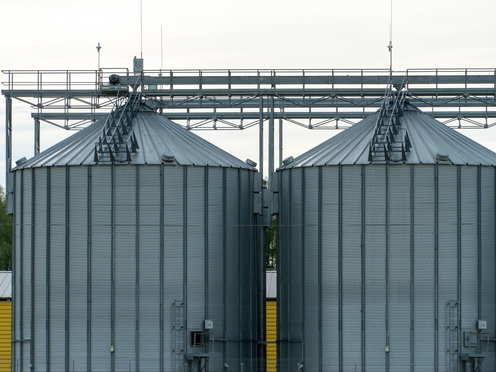 Silos metálicos industriales de almacenamiento de sólidos a granel